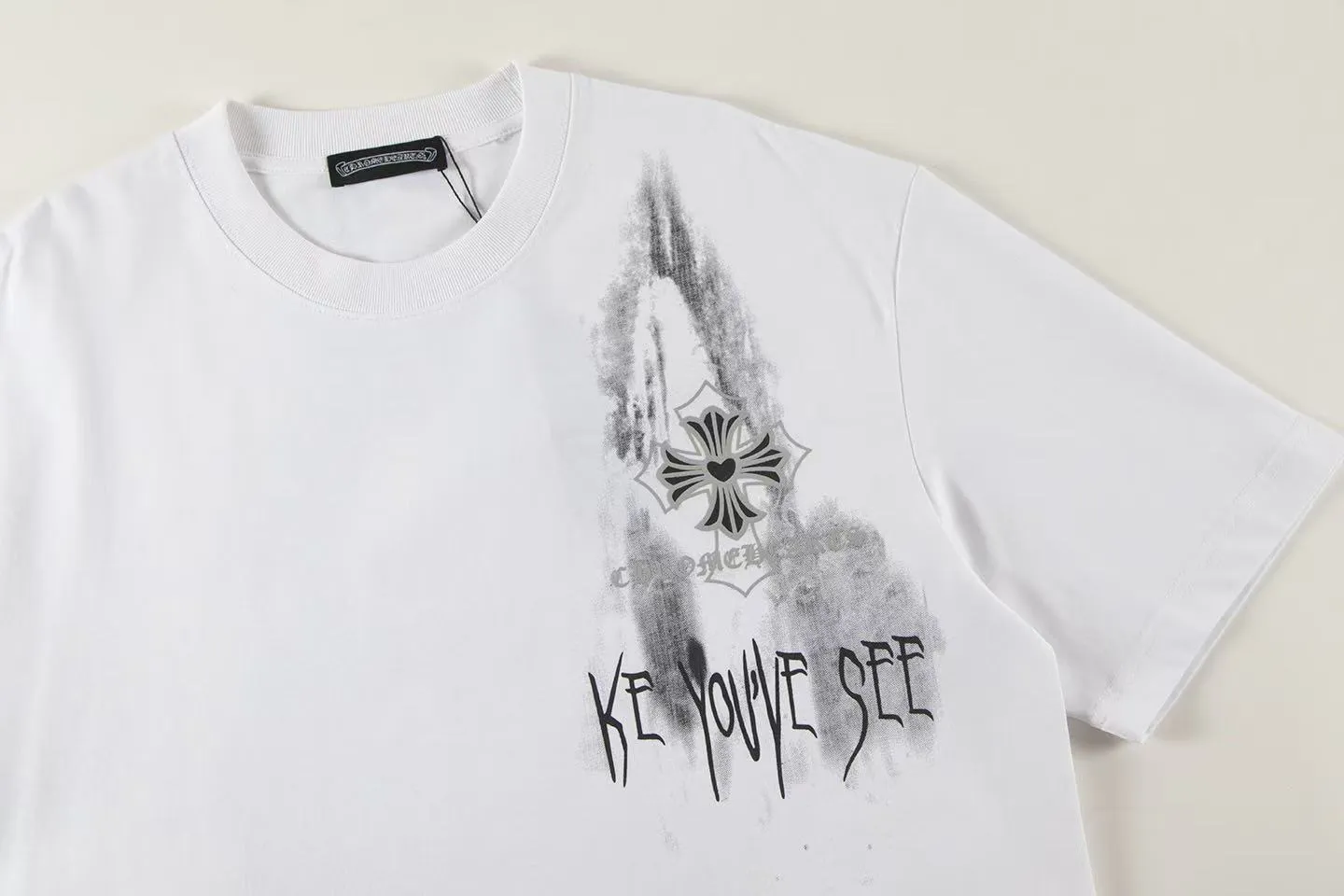 🅿️160 Style: 2025 new Croix Heart short-sleeved T-shirt Material: High version 300g double yarn combed cotton Size: S～XL Color: White Style number: Z008